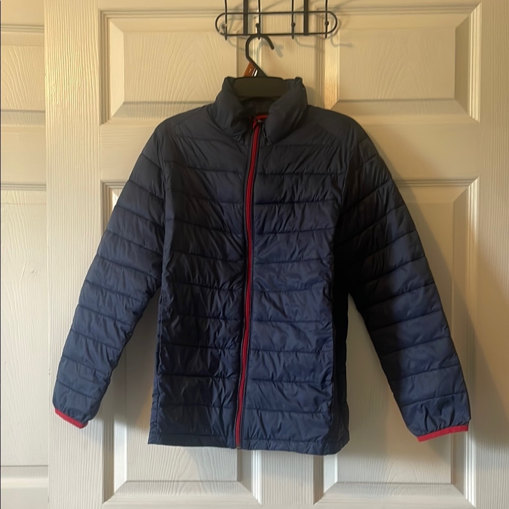 Amazon Essentials Men's Navy Puffer Jacket with Red Accents